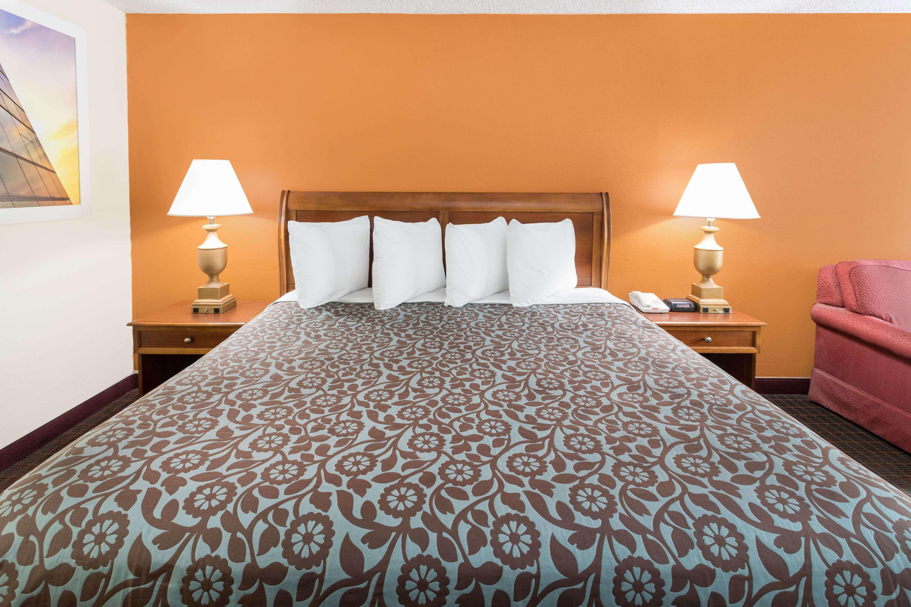 Days Inn By Wyndham Orangeburg South Exteriér fotografie