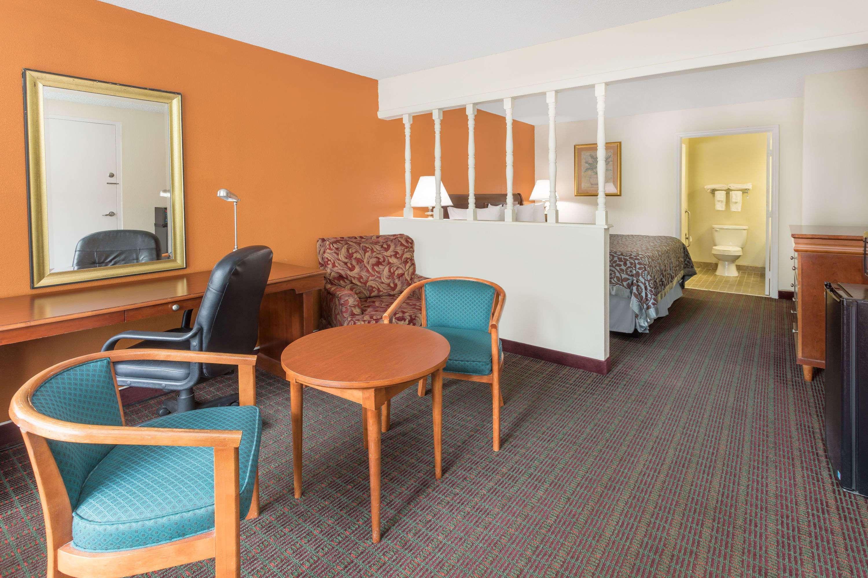 Days Inn By Wyndham Orangeburg South Exteriér fotografie