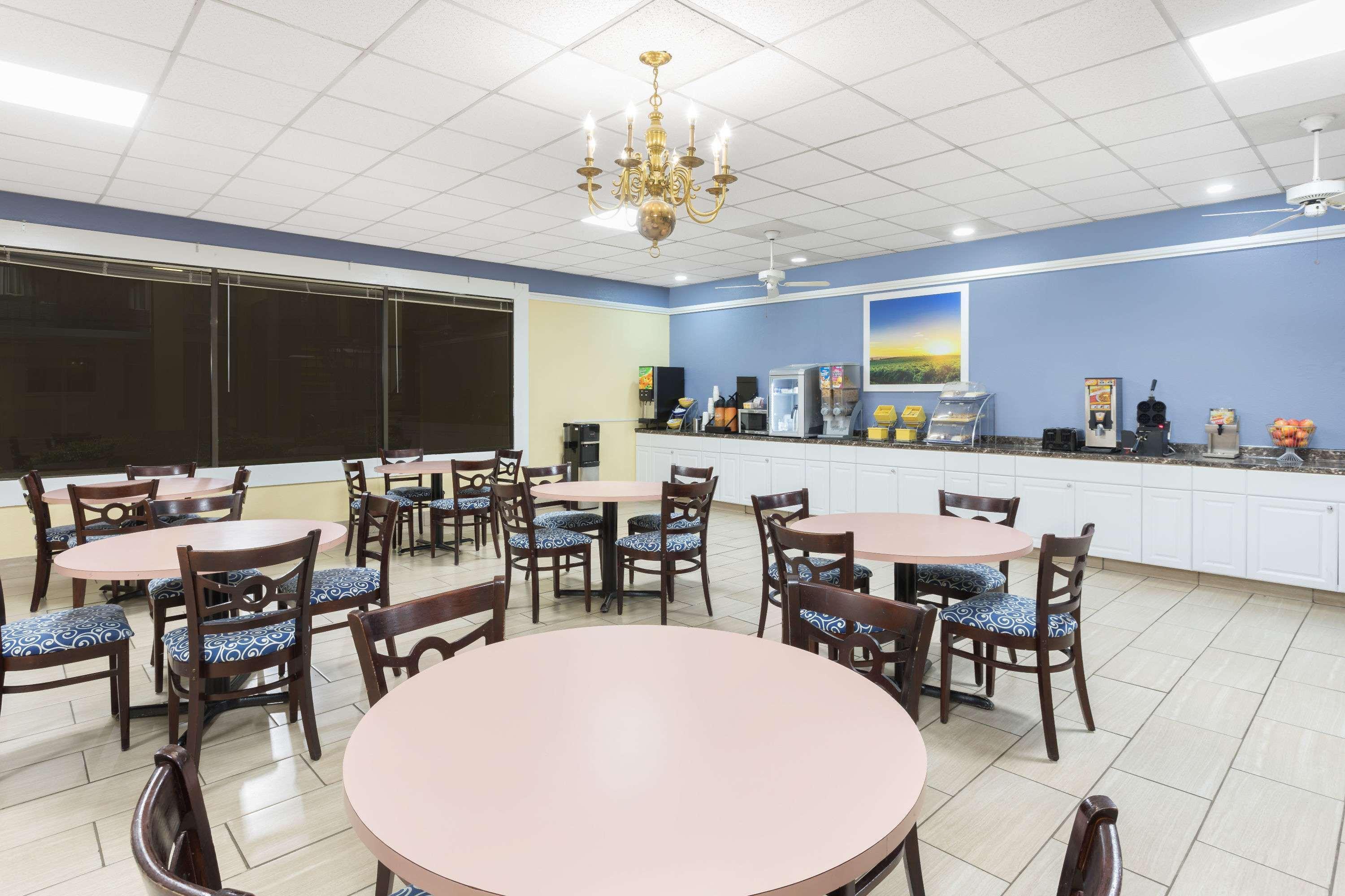 Days Inn By Wyndham Orangeburg South Exteriér fotografie