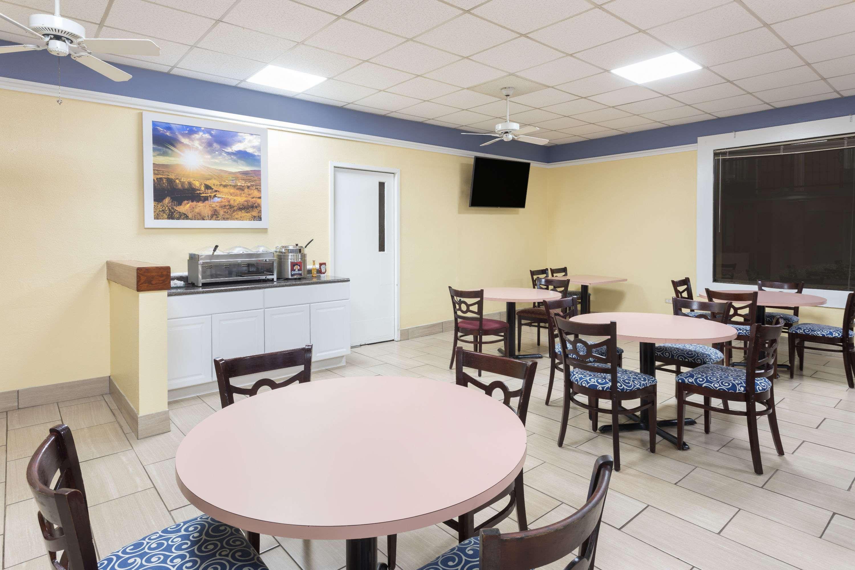 Days Inn By Wyndham Orangeburg South Exteriér fotografie